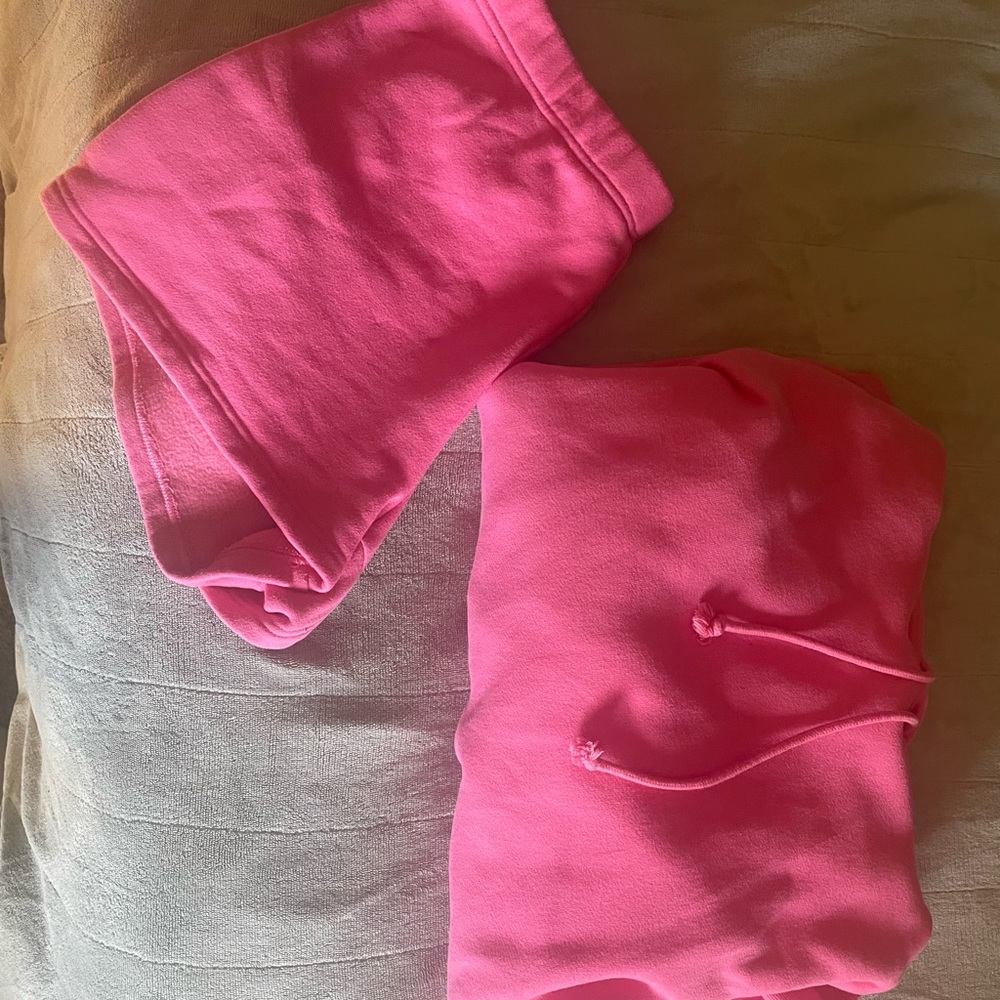 TNA sweatshirt and shorts